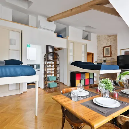 Quartier Pantheon 3 Free Netflix Apartment